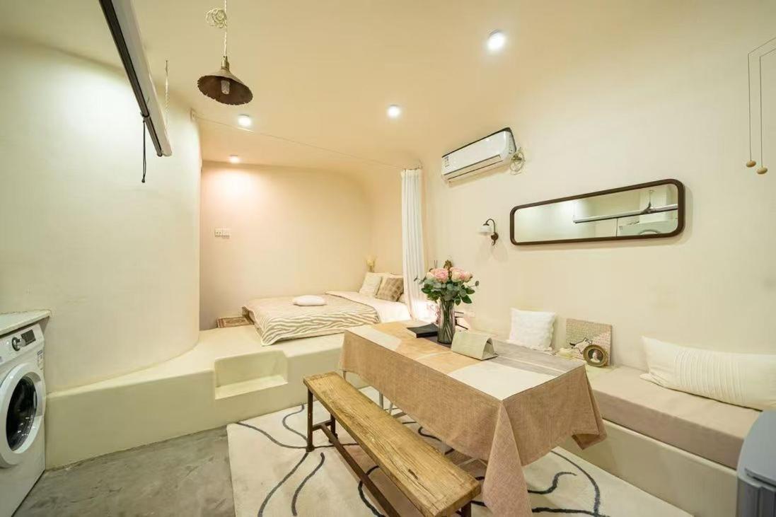 Apartment Hills & Well-time Serene Loft One Step Away To Huaihai Rd Shanghai